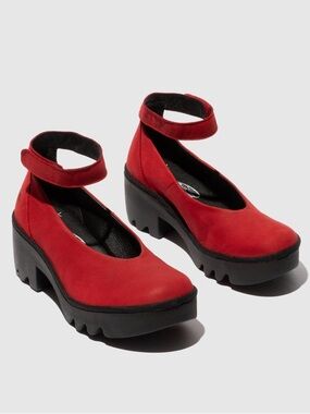 FLY LONDON Tiry Ankle Strap Pump In 006
Lipstick Red Cup Size 37